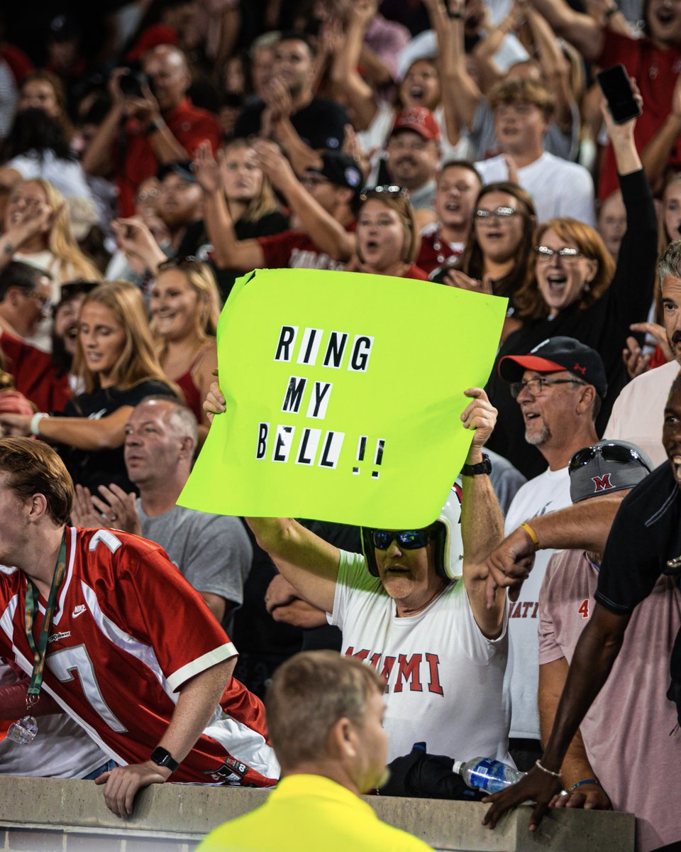 MiamiOHFootball's tweet photo. 𝐓𝐁𝐓 𝐭𝐨 𝐭𝐡𝐞 𝐥𝐚𝐬𝐭 𝐭𝐢𝐦𝐞 𝐰𝐞 𝐁𝐚𝐭𝐭𝐥𝐞𝐝 𝐟𝐨𝐫 𝐭𝐡𝐞 𝐕𝐢𝐜𝐭𝐨𝐫𝐲 𝐁𝐞𝐥𝐥 𝐢𝐧 𝐂𝐢𝐧𝐜𝐲 😎

#RiseUpRedHawks | 🎓🏆 https://t.co/0f6GWdoCig