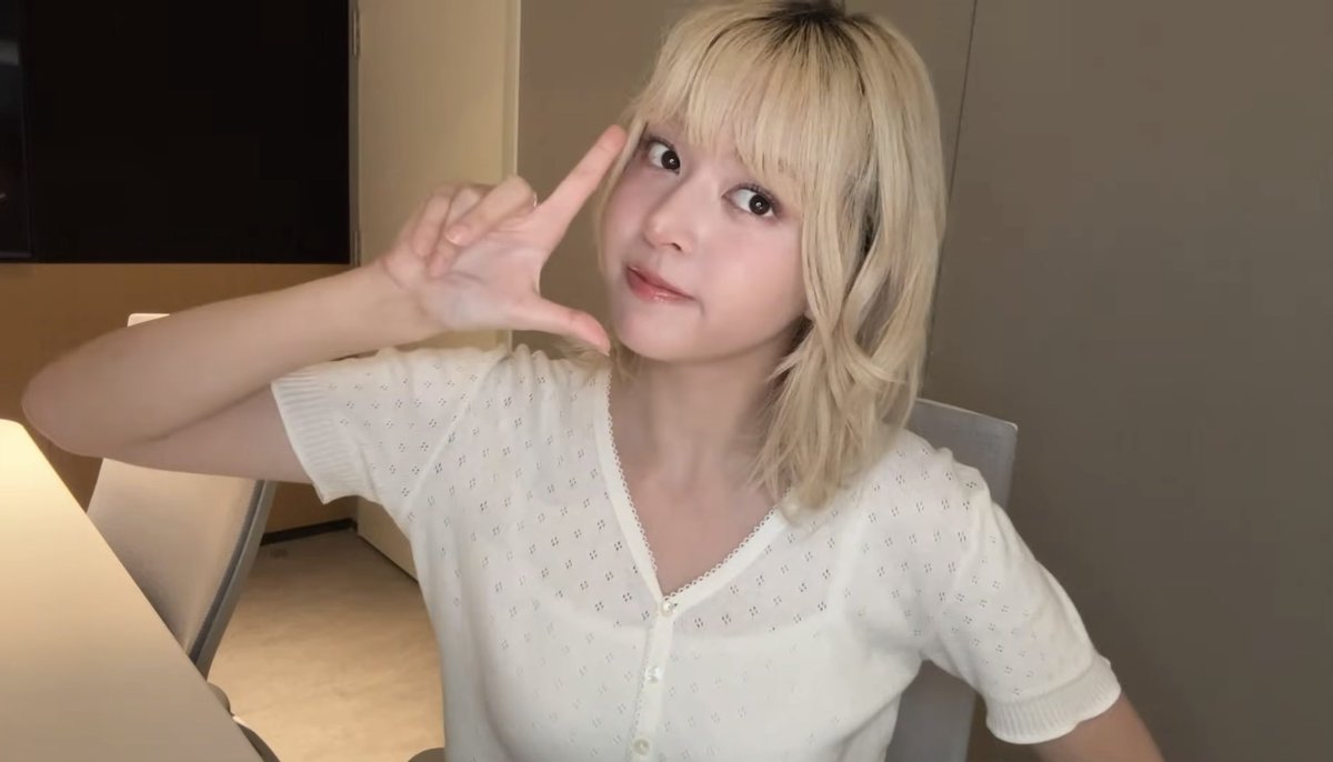 500woni's tweet photo. lily: “the L is however you want to interpret it" https://t.co/qMwNzrjV82