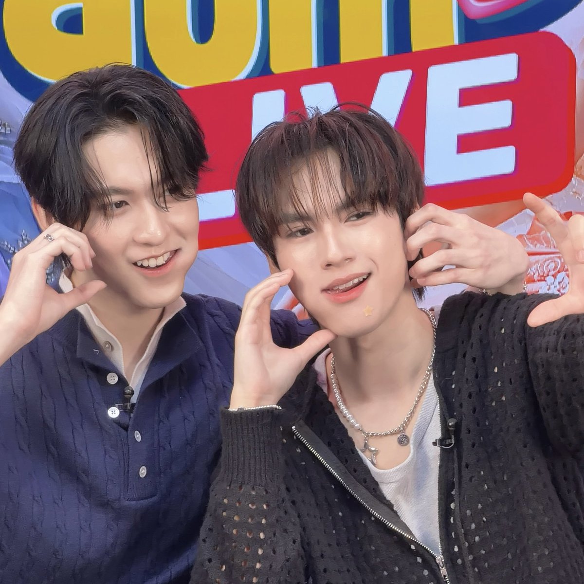 EFM_STATION's tweet photo. จ๋องจิ๋วน่ารักง่าา 😭👉🏻👈🏻

EFM LIVE WITH RYUPAT
#RyujinPatjixFANDOMFANFIC https://t.co/3jVtGWhBt4