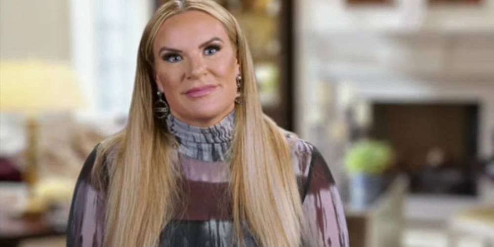 Realitytvguru13's tweet photo. “It’s just so funny how insecure lisa is about her glam ”- Heather gay 
Also Heather gay changed entire face and body #RHOSLC https://t.co/OGgpiLa3jv