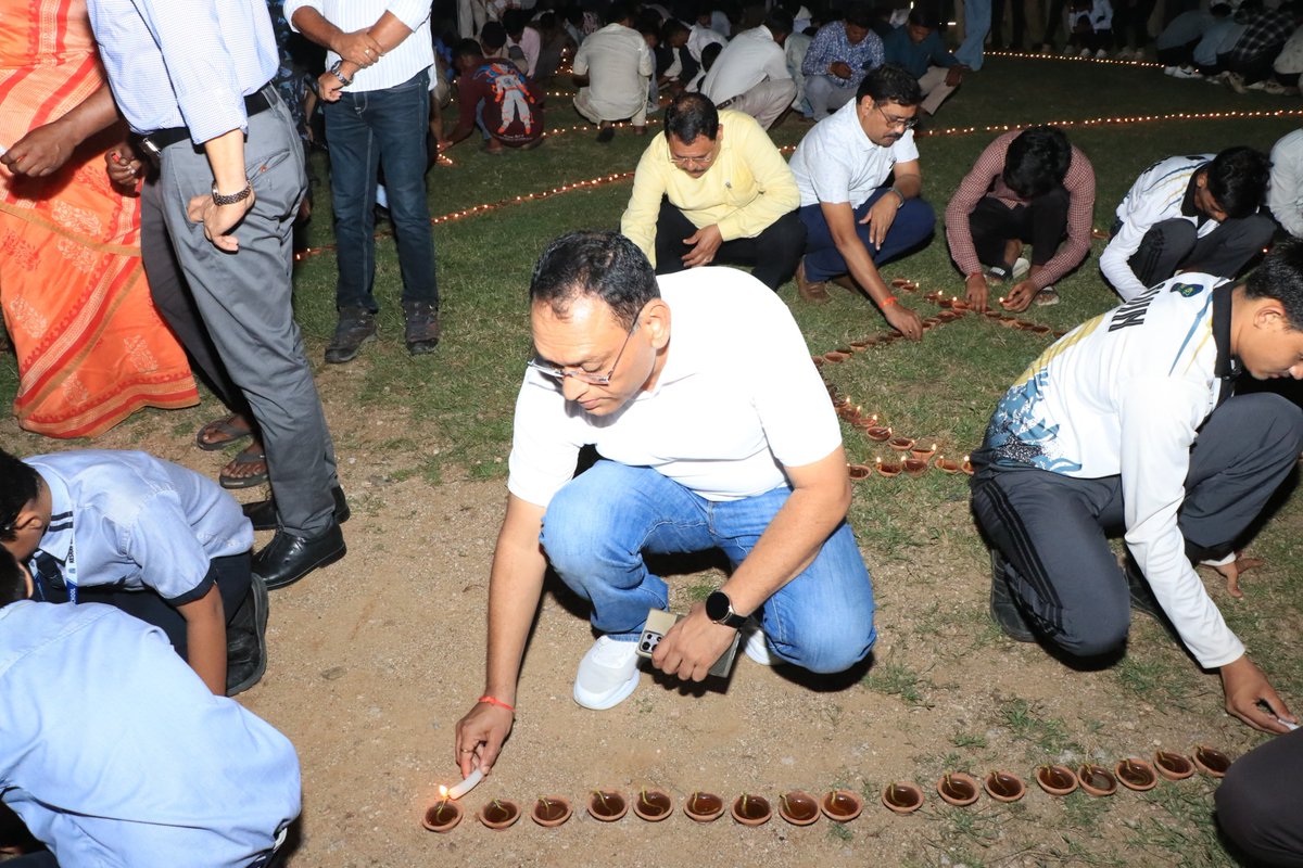 collectorjhabua's tweet photo. #सेवा_संकल्प_अभियान

सेवा-संकल्प अभियान अंतर्गत ‘आशीर्वाद का दीया’ कार्यक्रम में 7 लाख दीपों से जगमगाया झाबुआ

पॉलिटेक्निक कॉलेज में जिला स्तरीय कार्यक्रम में एक साथ प्रज्ज्वलित हुए 10 हजार दीप
#Jhabua #JansamparkMP  #SevaSankalpAbhiyan #AshirwadKaDiya

https://t.co/JmFTieS55I https://t.co/0x3UxGaKzz