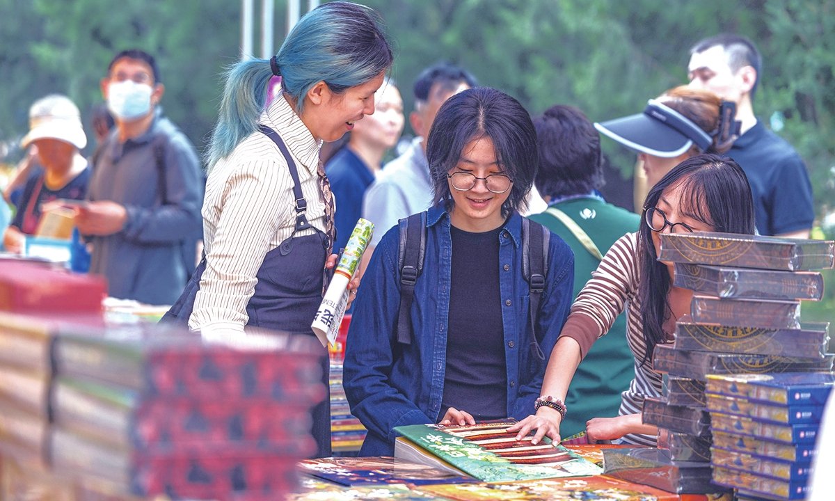 globaltimesnews's tweet photo. Step into a world of books at one of Beijing’s longest-running book fairs, where thousands of titles, old and new, wait to be discovered. At this year’s #Ditan #Book Fair, more than 500 booths bring together niche books, foreign-language originals, old editions and specialty bookstores. Sometimes, the best find is the book you never knew you were looking for.
https://t.co/xrVZvY0mtp