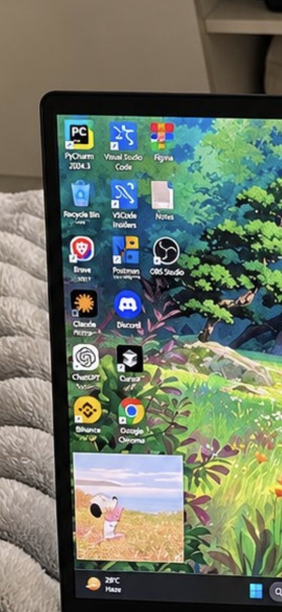 EternalAstrid's tweet photo. gotta love when my desktop icons are deformed, larping a "gaming laptop" with ai is insane https://t.co/UYVygBWtlw