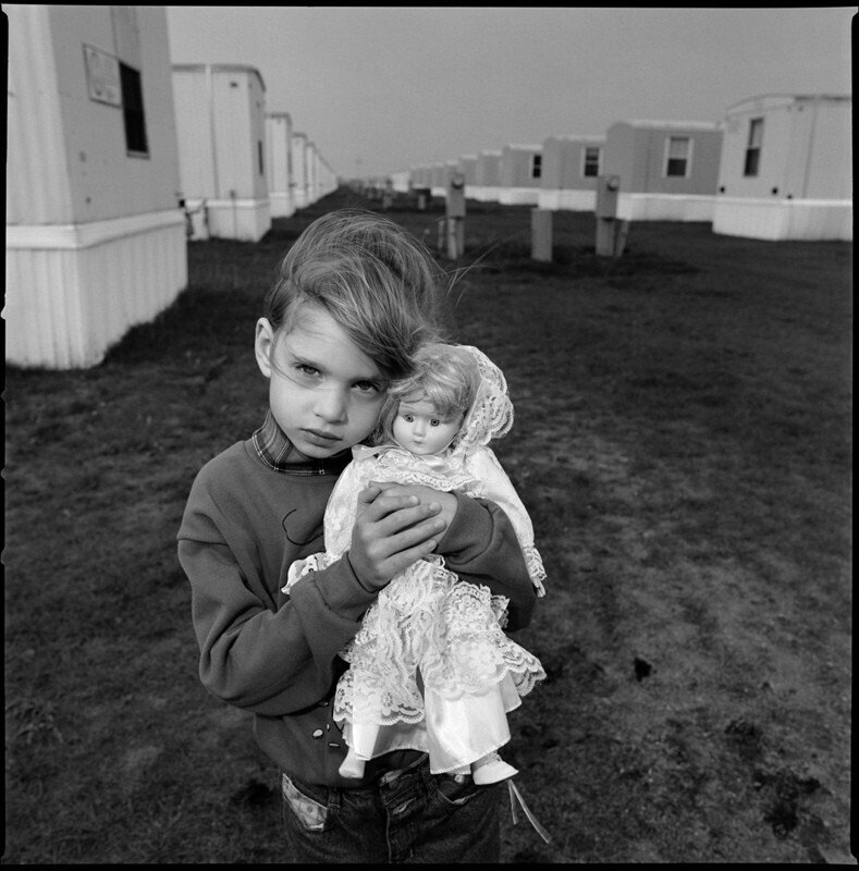boncoreroman's tweet photo. “Everything
you love is very likely
to be lost,
but in the end,
love
will return
in a different way.”
— Franz Kafka, Letters to a little girl.

“Breann Benedict in goverment flood housing„ (Grand Forks, North Dakota): 📷 © Mary Ellen Mark https://t.co/7yKTO2Dnm0