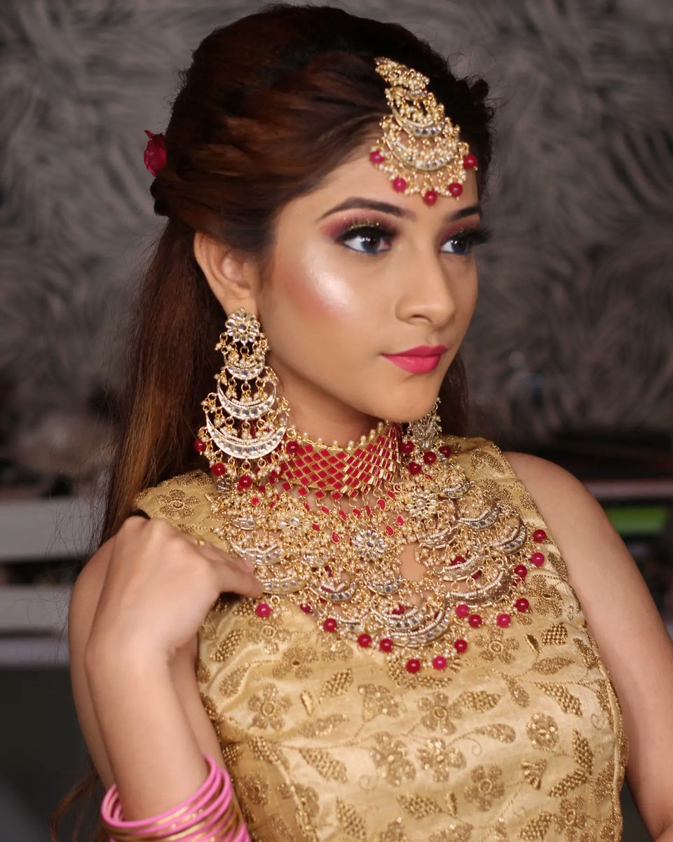 JeanieJacon2's tweet photo. Hair and makeup by Artistry Avenues by Riya https://t.co/ecLEfqRTIJ