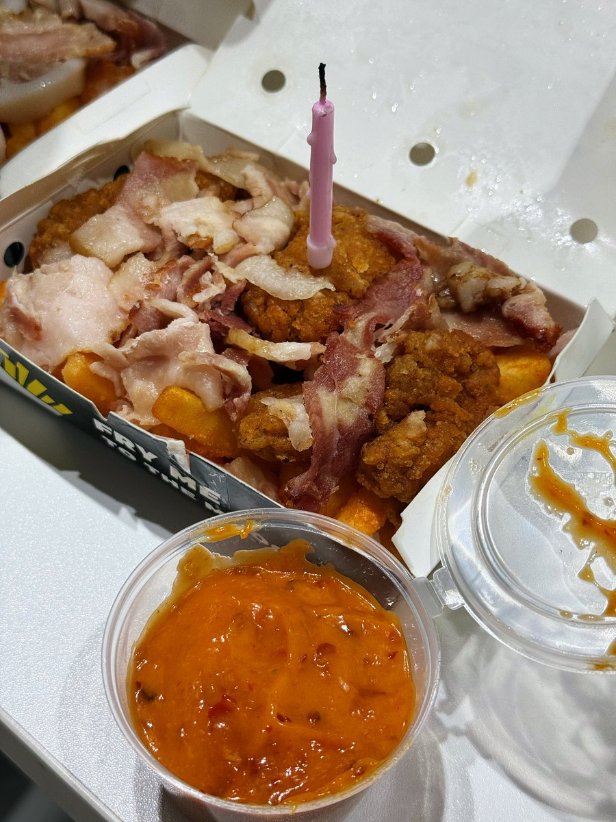kongjiro_'s tweet photo. วันเกิดแนะนำ >> อ้วนทอด
#อ้วนทอด #fatfries https://t.co/hR5CibGmBq