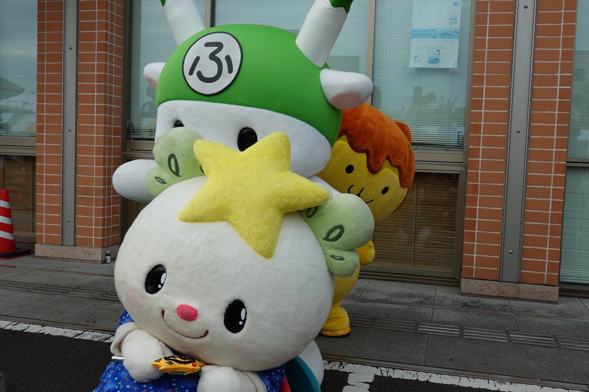 summoned0skull's tweet photo. 後ろからじーっと😄
 #たかたのゆめちゃん #ふっかちゃん #ポテくまくん #イメージキャラクター #秀郷まつり #秩父市ふるさと応援団 https://t.co/OZgGudkwTS