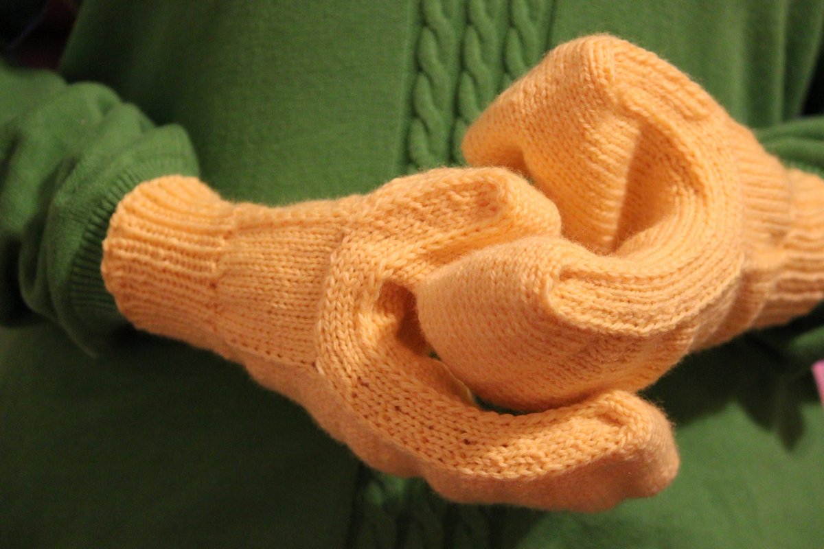 knithacker's tweet photo. Knit a Pair of Lego Minifigure Mitts ... Free Pattern By Carissa Browning: ๐ https://t.co/Kq4sz2b5uy #knitting #lego #minifigure #handmade #giftideas #freepattern https://t.co/d6evgtxacf