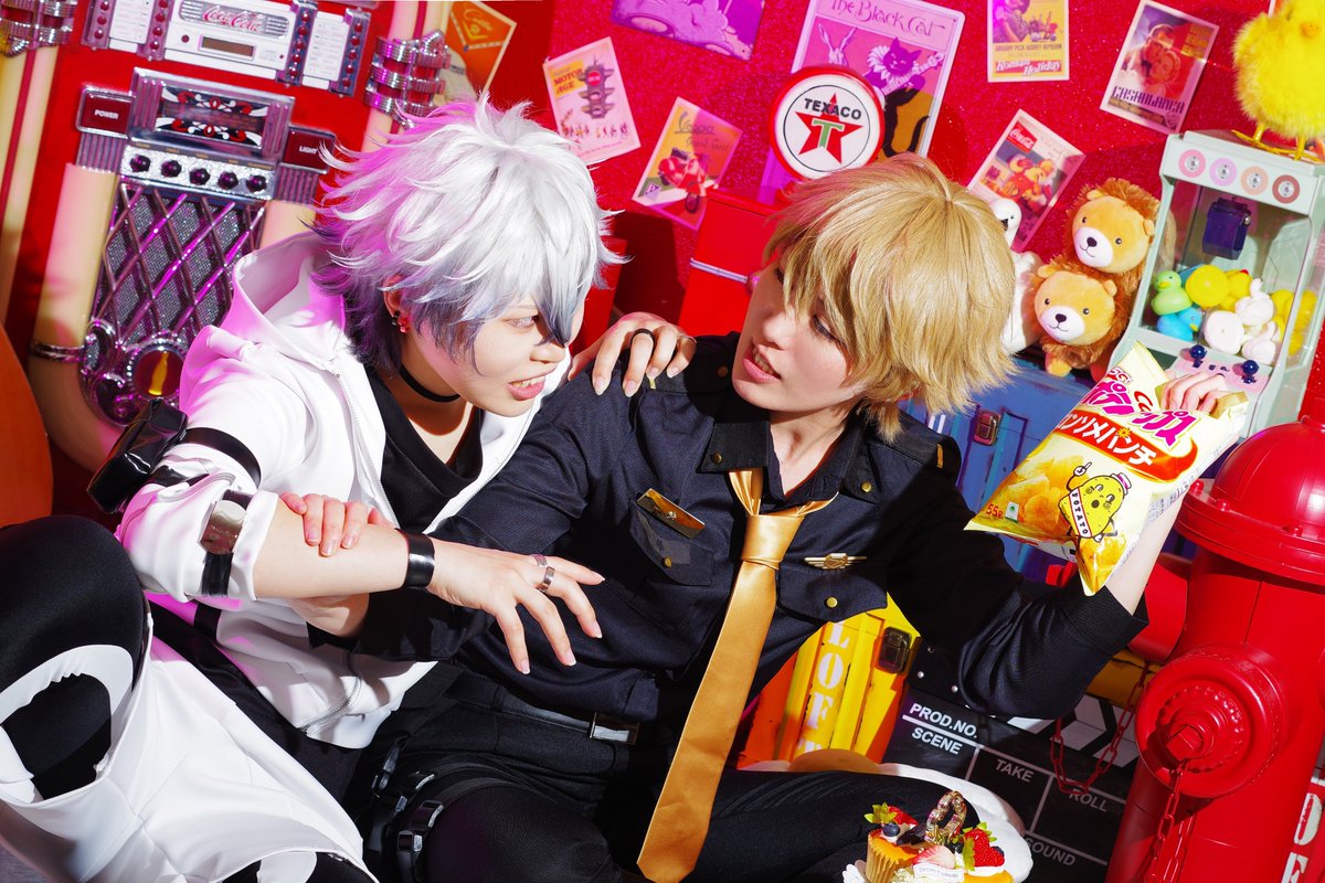 asasa_cos's tweet photo. 【Cosplay / エリオスR】

🌱「ポテチばかり食べてたら、ダメだろ～？」

💥「あ！おいっ！！！！返せ！！」

will：志也さん(@shiya_cos)
siams：あさ
photo:ジョモさん(@jomocos)
#STUDIO_JOMO
#エリオスR_cos https://t.co/41JqIt60Ky