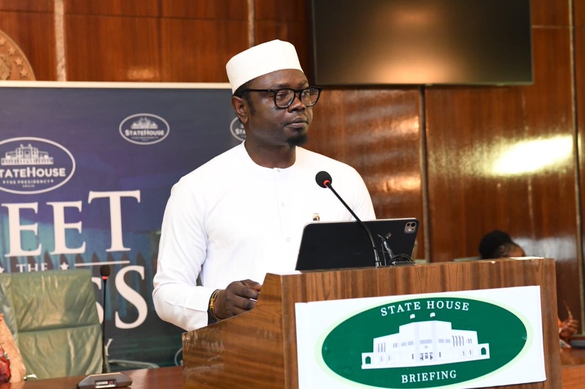 fmydNG's tweet photo. PRESS RELEASE

FG CONVENES NATIONAL YOUTH CONFAB IN OCTOBER, TARGETS YOUTH DELEGATES FROM 360 CONSTITUENCIES

Youths must move from conversations to crafting solutions — Olawande

The Federal Government is set to convene the National Youth Confab 2026 in October, with one youth delegate expected from each of Nigeria’s 360 federal constituencies, alongside six representatives of Nigerians in the diaspora and other relevant stakeholders.

@fmydNG, @ayowisdom_ disclosed this on Thursday at a press conference to herald the National Youth Confab, held at the Press Gallery, Presidential Villa, Abuja.

Themed “Next Gen Nigeria: Crafting Solutions, Owning the Future,” the two-week engagement will commence with a nationwide virtual consultation, followed by a physical conference in Abuja.

According to the Minister, the Confab is designed to provide young Nigerians aged 18 to 35 with a platform to articulate their concerns, present policy proposals and contribute practical solutions to the challenges confronting the nation.

“Young Nigerians are not merely leaders of tomorrow; they are partners in nation-building today. Their ideas, experiences and participation are essential to the progress of our country,” he said.

Olawande explained that deliberations at the Confab would focus on key areas, including governance and leadership; economic transformation and job creation; education and skills development; technology and innovation; climate change and energy transition; as well as social harmony and security.

He emphasised that the initiative was intended to move beyond dialogue to tangible outcomes, stating: “This is an opportunity to listen, engage, cooperate and move from conversation to concrete action.”

The Minister further disclosed that mechanisms, including a Multi-Stakeholder Youth Confab Taskforce, Youth Confab Impact Index, and a youth-led monitoring and accountability framework, would be established to ensure that the outcomes of the Confab are sustained and effectively implemented.

He called on young Nigerians across the 36 states, the Federal Capital Territory and the diaspora to participate actively in the process by submitting their ideas, proposals and experiences.

“The Federal Ministry of Youth Development is ready to listen, and the Federal Government is ready to engage. We are calling on young Nigerians to step forward and join us in shaping the Nigeria of today and the Nigeria of tomorrow,” Olawande said.

In her welcome address, the Permanent Secretary, Federal Ministry of Youth Development and Chairman of the National Youth Confab Committee, Dr. Maryam Ismaila Keshinro, described the Confab as an important opportunity to deepen youth participation in national development and ensure that young Nigerians are actively involved in shaping solutions to issues affecting their generation.

She urged young Nigerians and relevant stakeholders to embrace the process and contribute meaningfully to the achievement of the objectives of the Confab.

Also speaking, the Senior Special Assistant to the President on Digital Media, Otega Ogra, commended President Bola Ahmed Tinubu for the initiative and members of the National Youth Confab Committee for accepting the responsibility of translating the President’s vision for young Nigerians into a meaningful national engagement.

Ogra noted that the present administration had continued to create opportunities for young Nigerians to occupy critical positions and contribute to national development.

“The present government is betting on young Nigerians to move the country forward. We want you to bring your ideas to the Confab. The door is open for Nigerians to tell us how they want the country to be,” he said.

He urged young Nigerians to seize the opportunity provided by the Confab to present innovative ideas and practical solutions capable of contributing to the sustainable development of the country.

Signed:
Omolara Esan
Director, Information and Public Relations