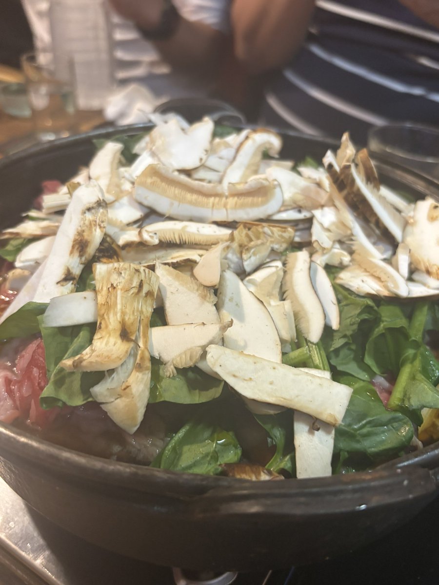 senbatu's tweet photo. こう毎日松茸食べてたらバチ当たる気がする https://t.co/sg0LGEQwmI