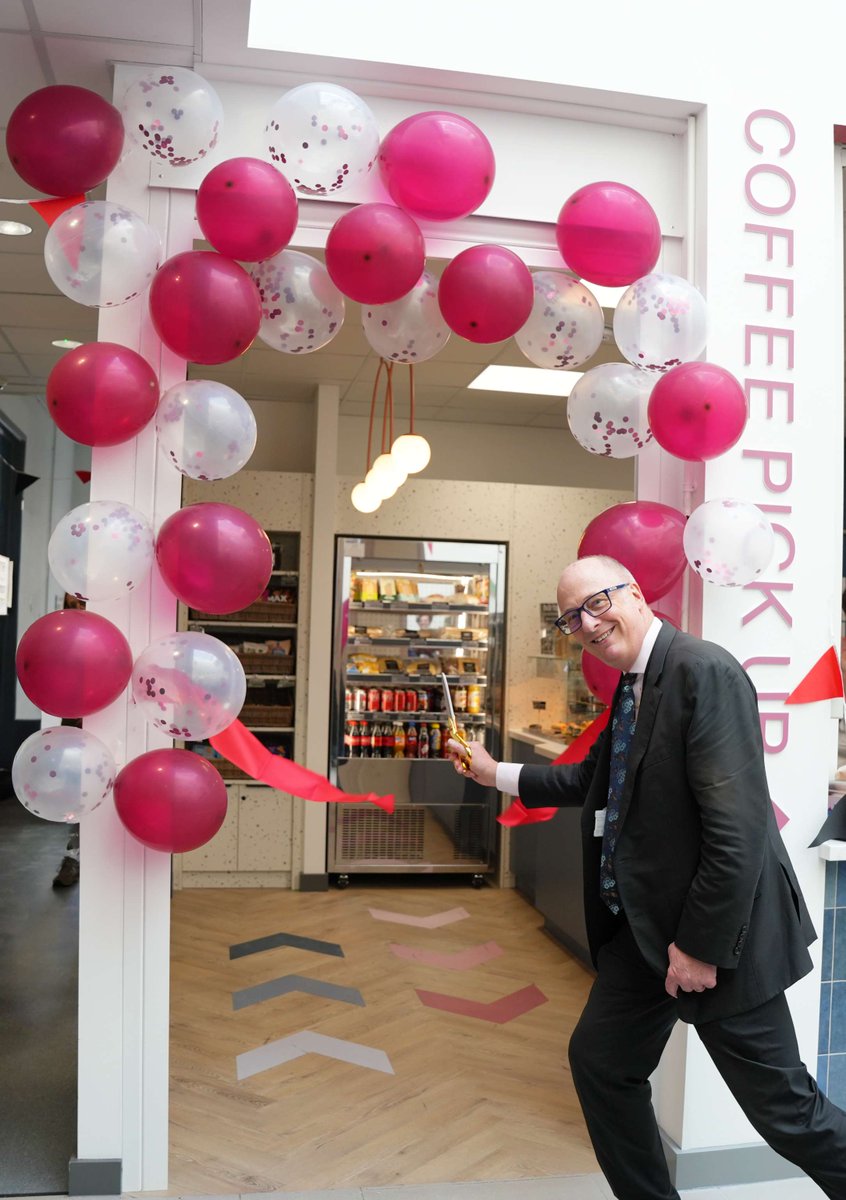 KCupdate's tweet photo. The Café at our Creative Industries Centre officially reopened today following an extensive summer refurbishment. Opened by Peter Mayhew-Smith CBE, Group Principal &amp; CEO of South Thames Colleges Group, the new-look café provides a vibrant hub for our creative community. https://t.co/SOcVAWd3ON