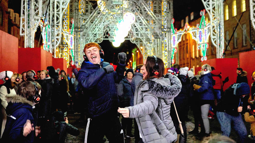 euro_tour's tweet photo. 🇬🇧『エディンバラの #クリスマス 2026🎄🎡✨』11/14~1/3 ショー、スケートリンク、各種アトラクションに、#クリスマスマーケット ではスコットランド特産品までが並びます♪ #エディンバラ #Edinburgh #EdXmas
👉https://t.co/uXwC3AuZb1
➡エディンバラのホテル:https://t.co/vWtRjEClb9 https://t.co/hNIcsIK9F1