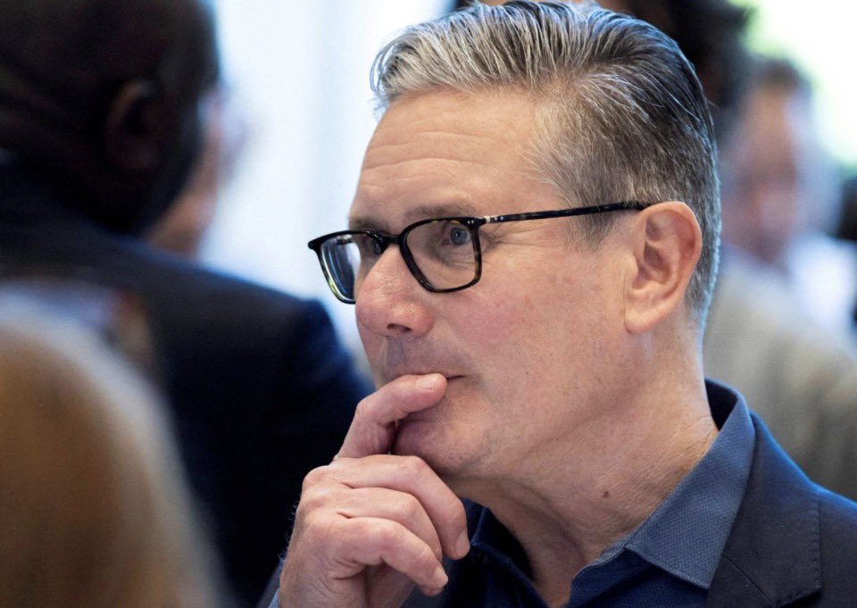 AlterEgo2053's tweet photo. The best thing that ever happened to the @LabourParty was @Keir_Starmer 

The worst thing that ever happened to @Keir_Starmer was the @LabourParty https://t.co/kHcw5OPkow