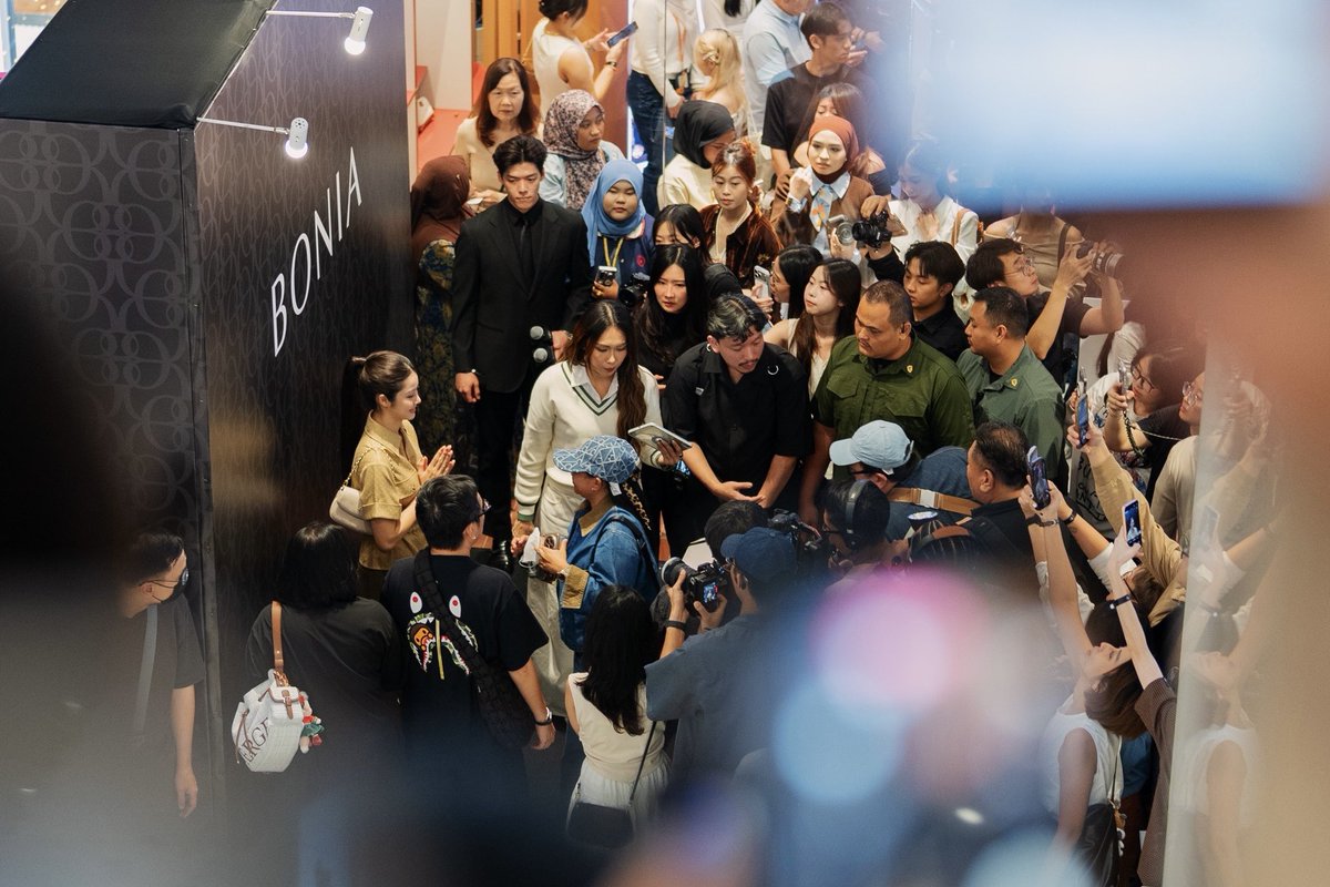 GMMTV's tweet photo. “น้ำตาล ทิพนารี” Brand Muse ของ BONIA ในแคมเปญ Autumn Winter 2026 เข้าร่วมงาน BONIA Autumn Winter 2026 - Find Your Rhythm with Namtan ที่ BONIA Pavillion ประเทศมาเลเซีย เมื่อวันที่ 16 กันยายนที่ผ่านมา 

#BONIAwithNamtan #LiveToMyRhythm 
#BONIA 
#NamtanTipnaree @NamtanTipnaree 
#GMMTV