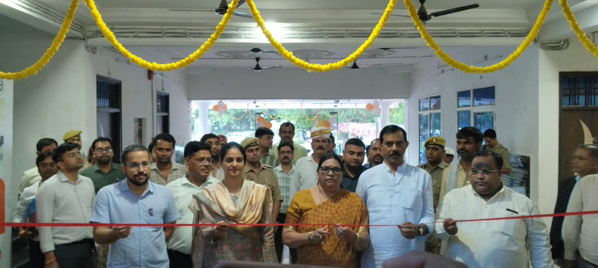 dmfatehpur's tweet photo. माननीय प्रधानमंत्री श्री नरेंद्र मोदी जी के जन्मदिवस "सेवा संकल्प अभियान" के अवसर पर सरदार बल्लभ भाई प्रेक्षागृह में आयोजित विकास चित्र प्रदर्शनी का माo मंत्री श्रीमती कृष्णा पासवान व अन्य माo जनप्रतिनिधियों द्वारा फीता काटकर उदघाटन किया गया एवं प्रदर्शनी का अवलोकन भी किया गया।@CMOfficeUP @ChiefSecyUP @UPGovt @InfoDeptUP @CommissionerPrg