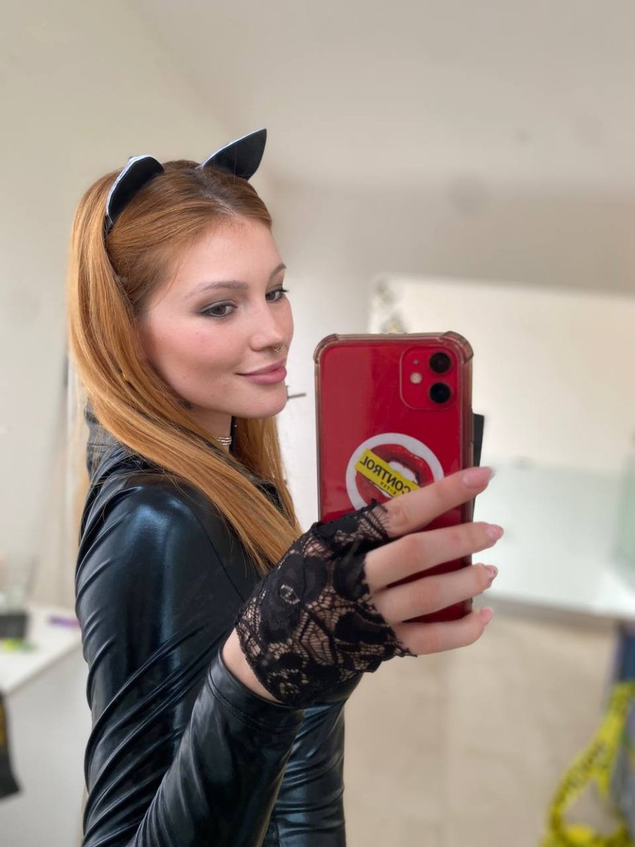 HesterVick53067's tweet photo. I’m in control… or are these cat ears lying? https://t.co/FKLawe8vck