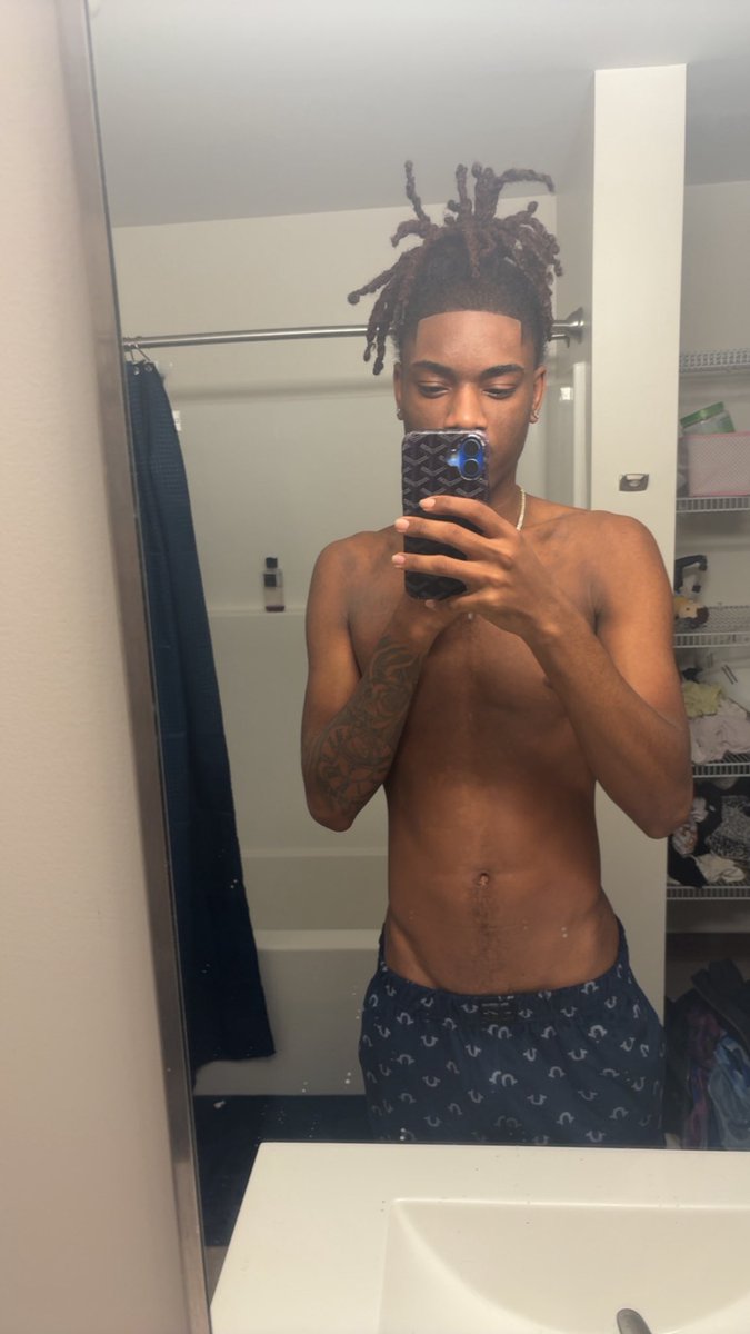 zhyaire_d's tweet photo. Skinny niggas do it better !? Tell me I’m lyin😏 https://t.co/jOKvO3taJn