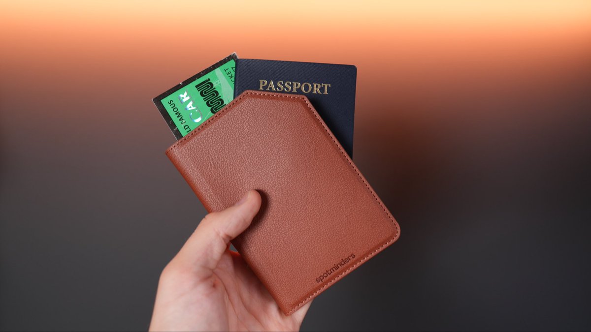 Zanevtech's tweet photo. Travel smarter with the SPOTMINDERS Trackable Passport Holder ✈️

It works with Apple Find My and recharges wirelessly with the SPOTMINDERS Magnetic Wireless Charger.

Full review is now live on my YouTube channel.

Link: https://t.co/9Q2qvN6jiw

#SPOTMINDERS #FindMy #TravelTech https://t.co/A1St3RoeZt