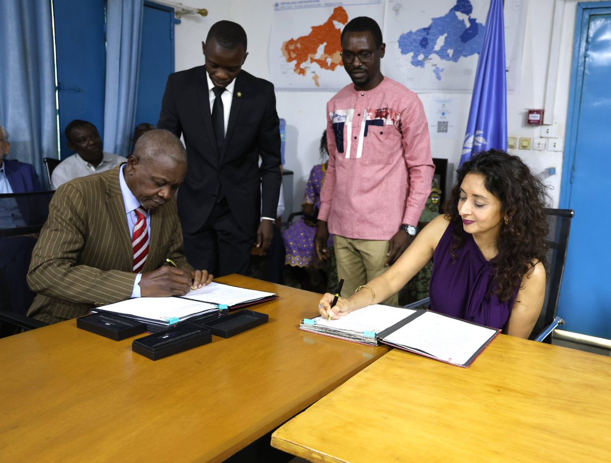PNUD_RCA's tweet photo. ✍🏾Une étape décisive pour passer des projets à l’action: 
@PNUD_RCA et 20 organisations de la société civile ont signé les conventions de subvention dans le cadre de la 8e phase opérationnelle du Programme de Microfinancements du @theGEF.

En savoir plus➡️ https://t.co/Jov4uZYfRJ https://t.co/iYrUSHA8y9