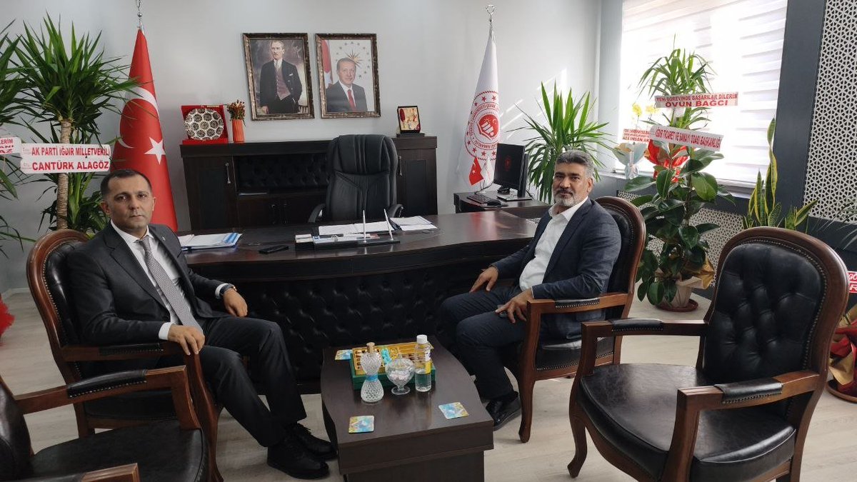 akemalayaz's tweet photo. Iğdır Çevre, Şehircilik ve İklim Değişikliği İl Müdürümüz Sayın Muhammed Bektaş’a hayırlı olsun ziyaretinde bulunduk.
Nazik ev sahipliği için teşekkür ediyor, görevinde başarılar diliyoruz.
Şehrimiz adına yapacağı çalışmalarda muvaffakiyetler diliyoruz. https://t.co/zhm1GG2d4T