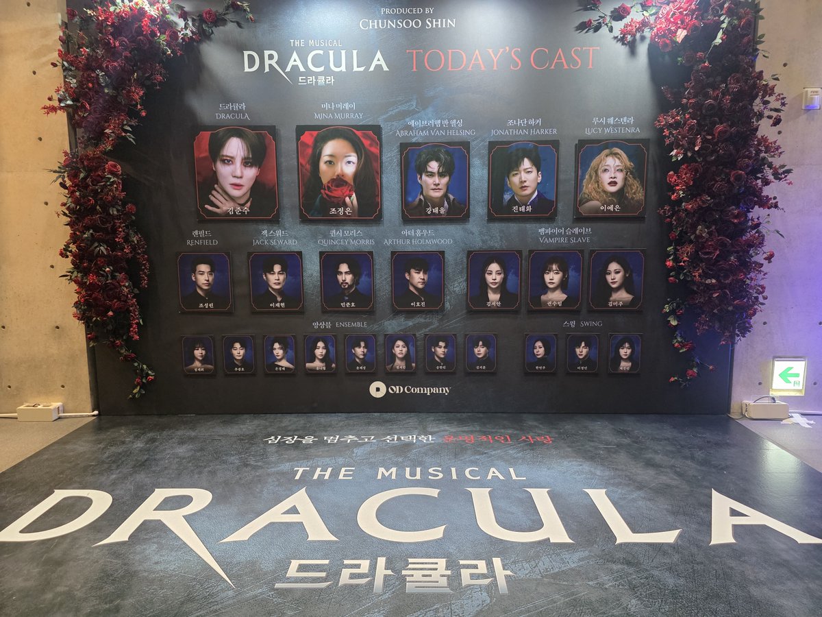 cocopalmXIA's tweet photo. 260917 드라큘라 자아홉🌹

두달 만에 오블이라니....
역시 마지막 모습을 봐야해😭

회사동생들 덕분에
샤큘포카 부자됨 히히😊 https://t.co/FGfML3gy1p