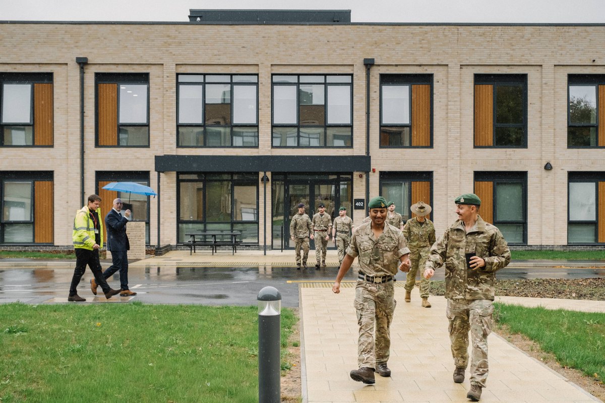 mod_dio's tweet photo. Two new Single Living Accommodation blocks, providing 82 en-suite bedspaces for junior ranks, have been opened at Trenchard Lines in Upavon. A further two SLA blocks are under construction at the site for senior ranks and officers. https://t.co/IRN4sgqYC5 https://t.co/c6e3JLpDCH