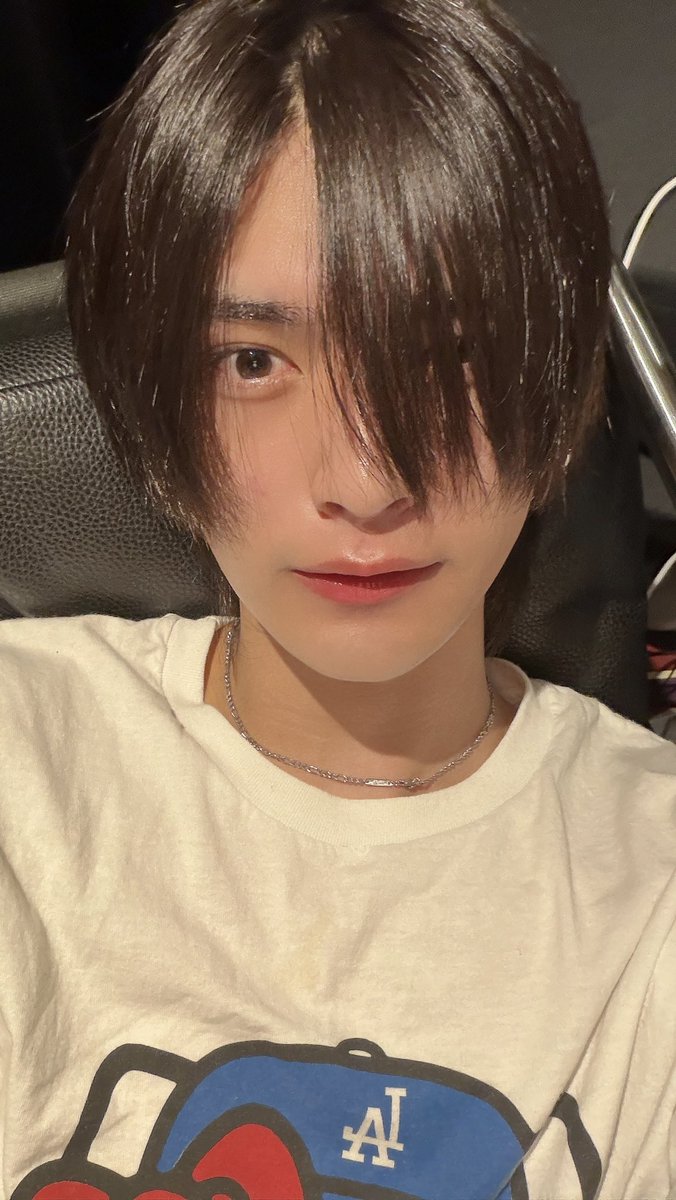fuuta__ss's tweet photo. 十四君の前髪の真似
片目慣らし期間に入りました👍 https://t.co/DDMslZLiFi