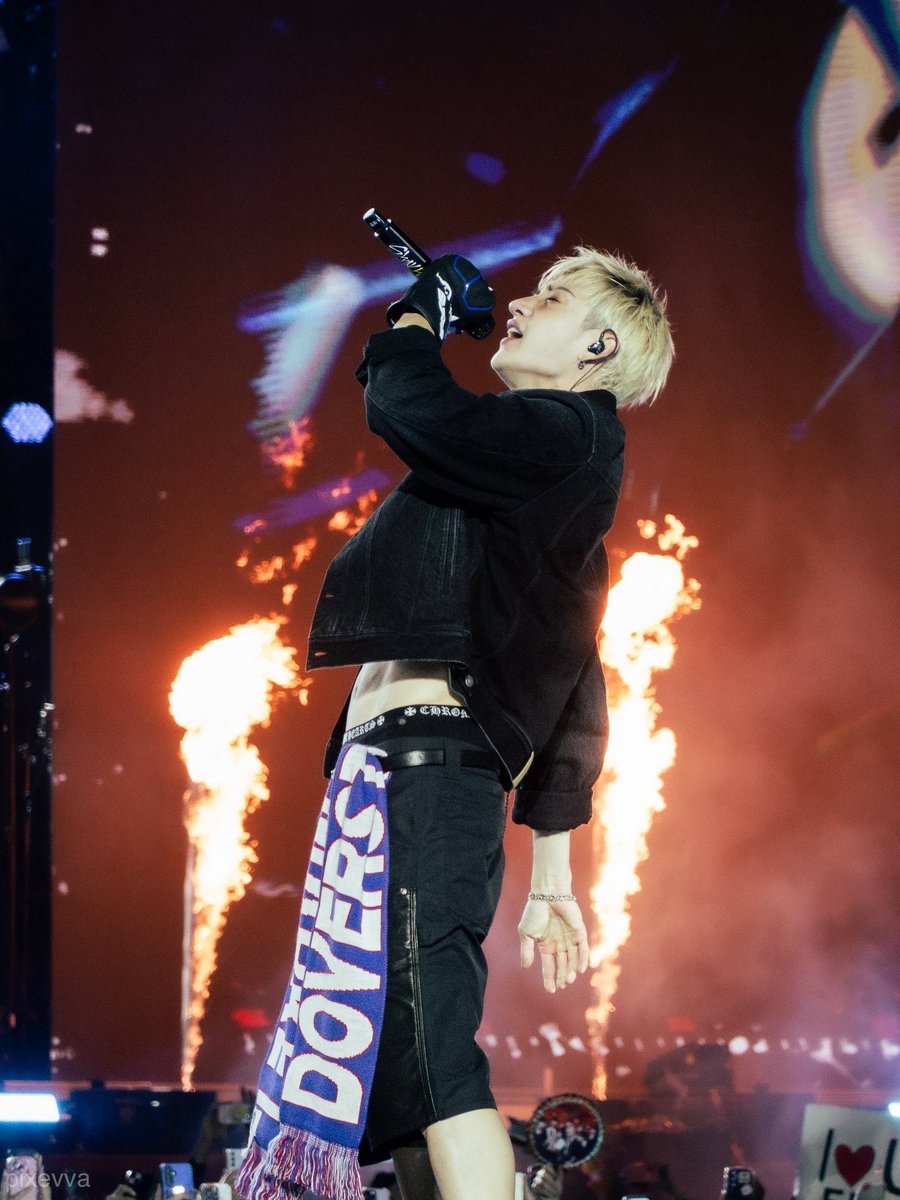 howlchans_'s tweet photo. man is born for the stage but please wear more clothes because it’s not good for my health to see you like this oftenly

(also chan got a battle scar on his arm now, a reminder from the stadium concert. how bittersweet 🥺) https://t.co/YDokt0rbS6