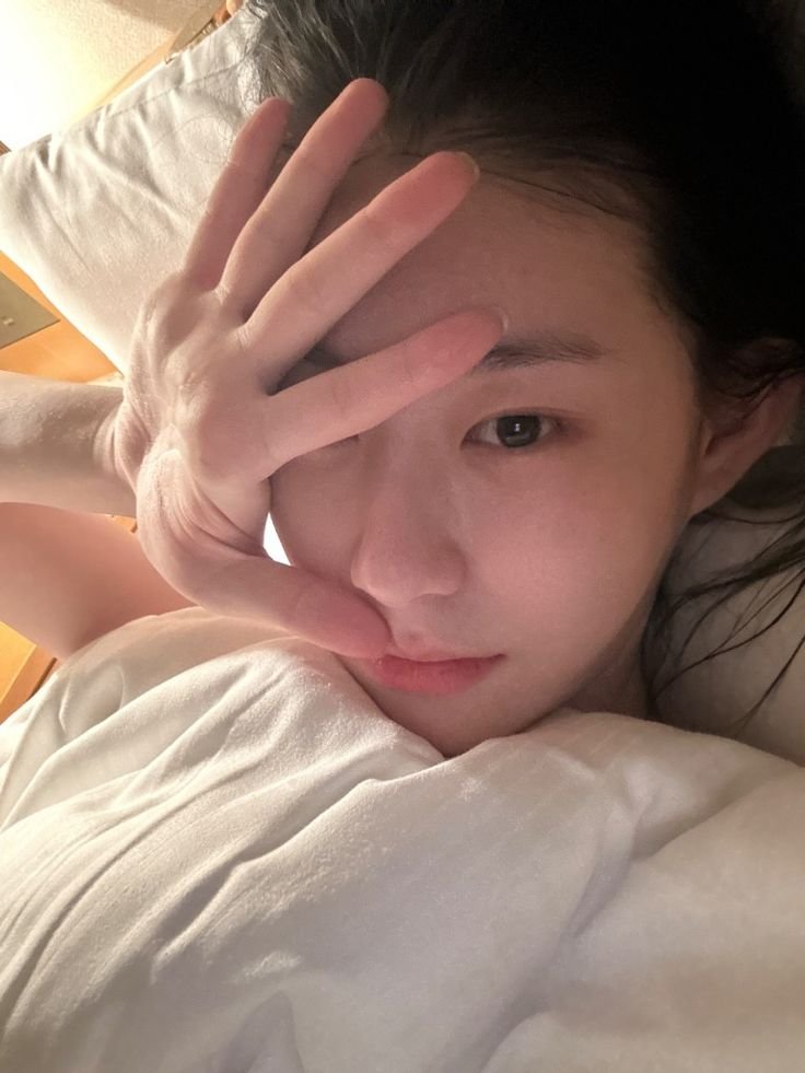 CHAERYslast's tweet photo. Aku tidur dulu ya https://t.co/6eJvGSeDQM