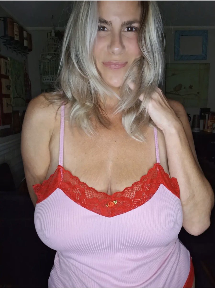 SarahMarsh117's tweet photo. "Pretty in Pink" 💗 Thirsty Thursday Time!!!
#blonde #milf #content #coffeegram #sexy https://t.co/M6XBmhqW0q