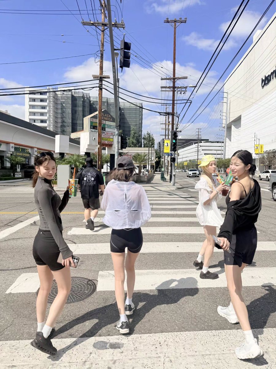 rinasudders's tweet photo. 3 pairs of asses i need to spread https://t.co/xVniJDtjv6