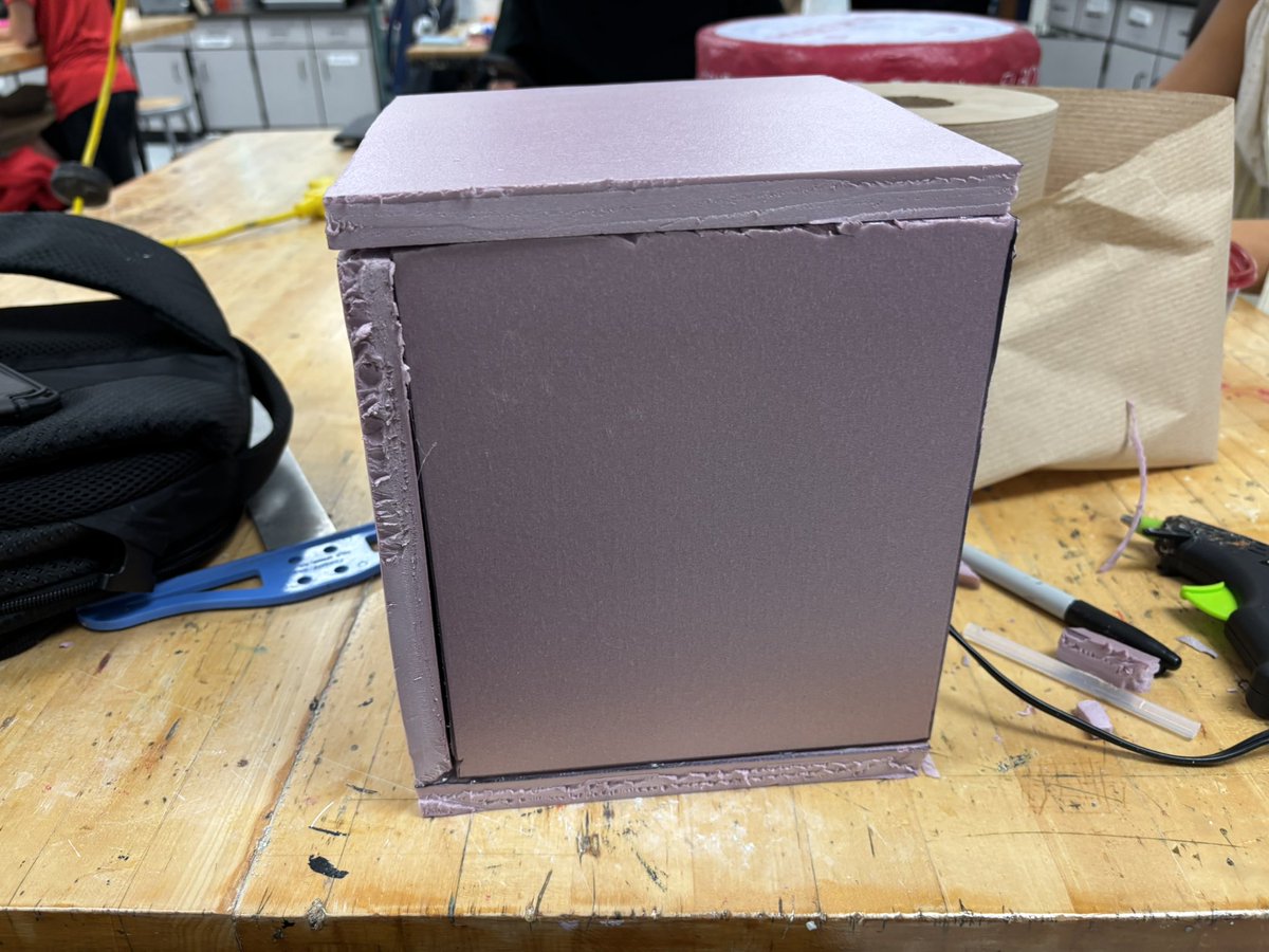 void_duck2's tweet photo. I’m a little late on posting about this but I’m making the d6 from the Binding of Isaac :] I just have to paint it now. And now that I look at it, it looks like a rectangle…
#bindinofisaac #isaac https://t.co/IyOogi3UZb