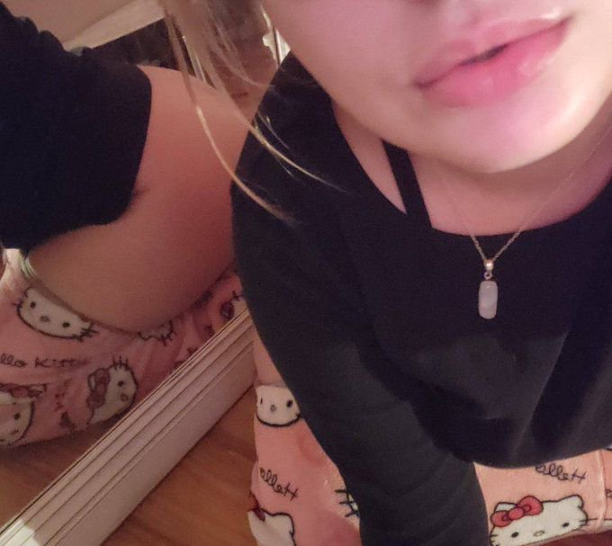 InlMadison's tweet photo. not selling, just h000rny and sending.. :) try me https://t.co/S0Sngf8HOj