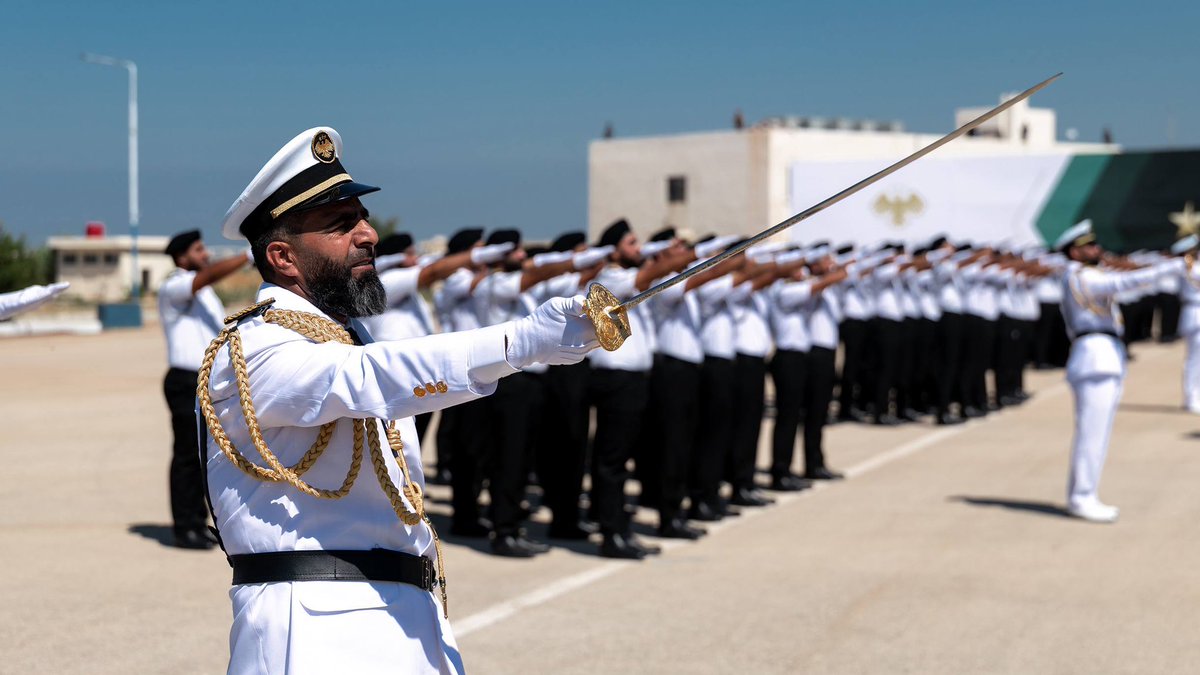 HamamIssa7's tweet photo. الجيش السوري: تخريج الدفعة الأولى من ضباط الصف في المدرسة الفنية البحرية لبدء مهامهم ضمن صفوف القوى البحرية في الجيش العربي السوري https://t.co/aBEze8Jf74