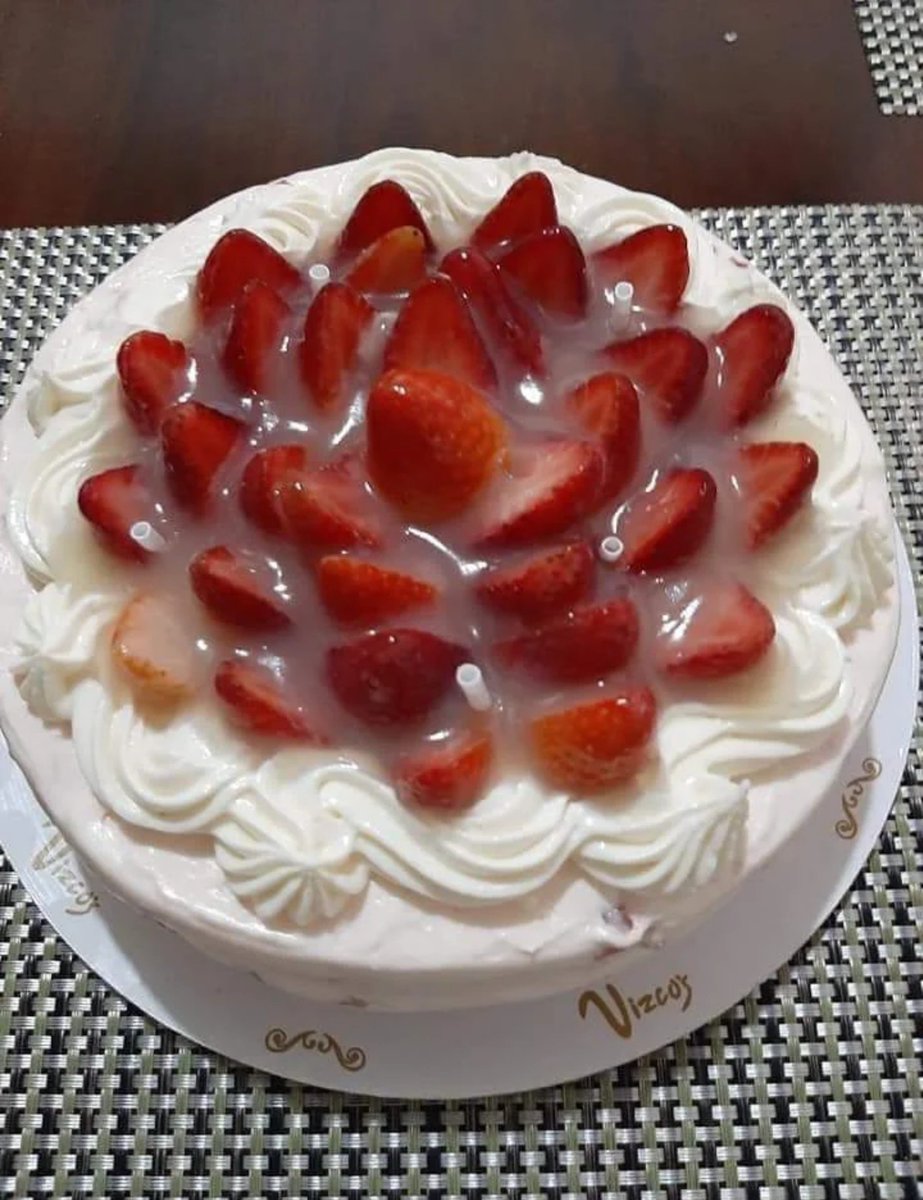 depositodcmen's tweet photo. Para mí cumpleaños quiero un pastel de mil leches https://t.co/OIpjXURn34