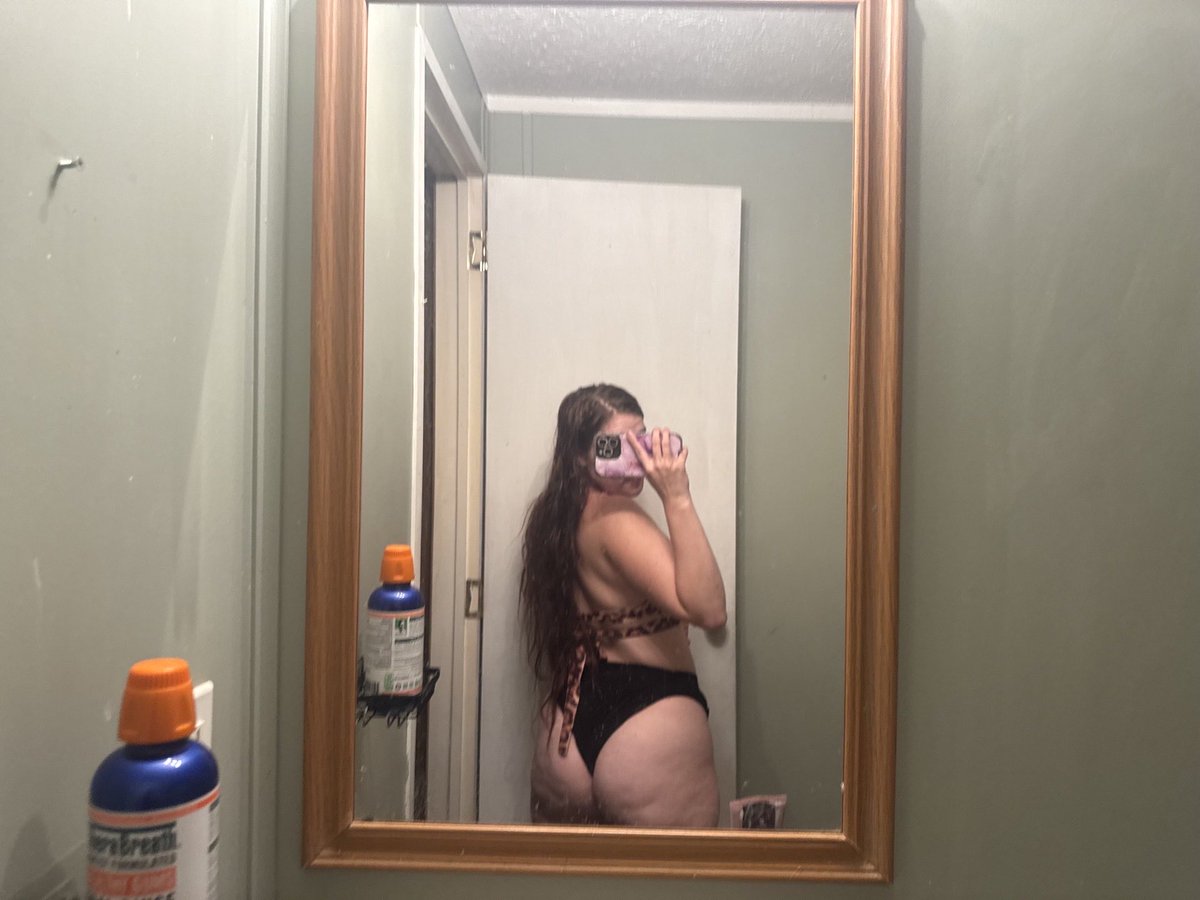 yk_daron's tweet photo. Chattt yall fw hairy coochie or nah 🤔 https://t.co/Ujyd2NYxcf