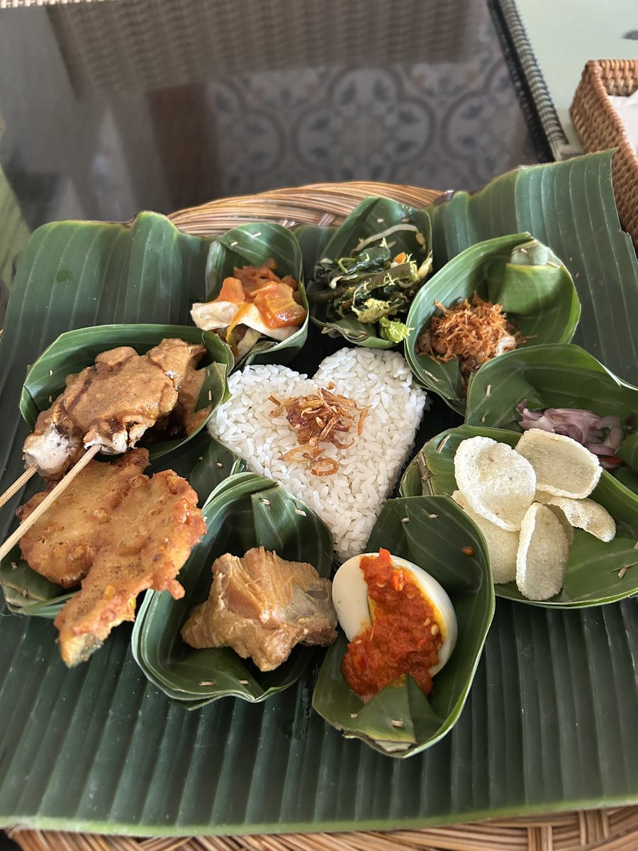 w_oodvale's tweet photo. ubud edisyen. nasi campur mek juwel (foto kedua) jujur gong bgt https://t.co/D7a1PcI1Nd
