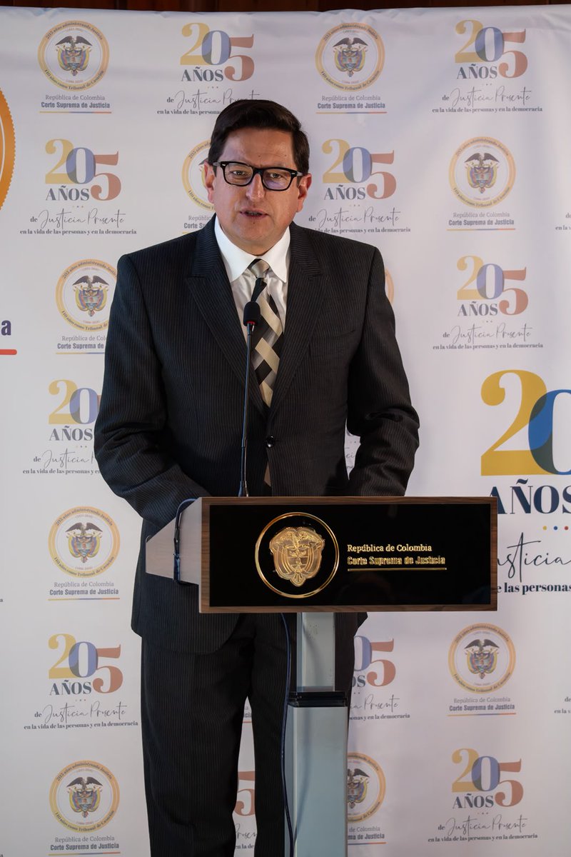 RevistaSemana's tweet photo. Ellos son los nuevos magistrados de la Sala de Instrucción de la Corte Suprema de Justicia: los togados Adriana Alarcón, Andrea Nataly Bermúdez, Javier Fonseca, Patricia Hernández y Susana Quiroz investigarán a los congresistas de Colombia. https://t.co/f0wz5K8LNE https://t.co/VMY8QDDjTj