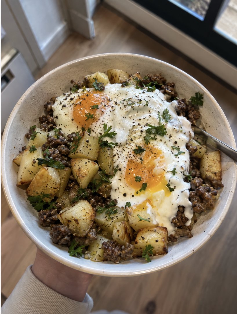 SUNTRESKA's tweet photo. If you could only eat a 4-ingredient kibble/slop bowl forever, choose: 🥔 + 🥩 + 🥚 + 🥛

Potato: potassium, vit C, B6, folate, magnesium, carbs
Beef: B12, zinc, iron, selenium, niacin, B6, creatine, carnitine, complete protein 
Eggs: choline, B12, selenium, biotin, iodine, A, D, E, riboflavin + high-quality protein
Greek yogurt: calcium, phosphorus, B2, B12, protein, potassium, iodine