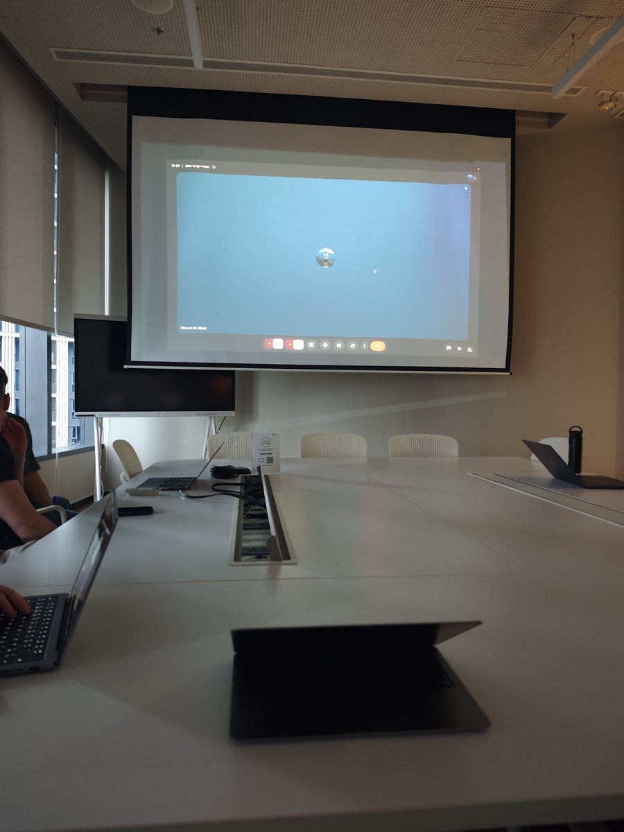 joinlearnspace's tweet photo. Learnspace alpha was dropped here today and a @magicblock shirt was secured 🔥 https://t.co/Y4j1taxVPC