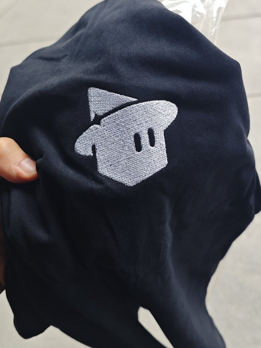 joinlearnspace's tweet photo. Learnspace alpha was dropped here today and a @magicblock shirt was secured 🔥 https://t.co/Y4j1taxVPC