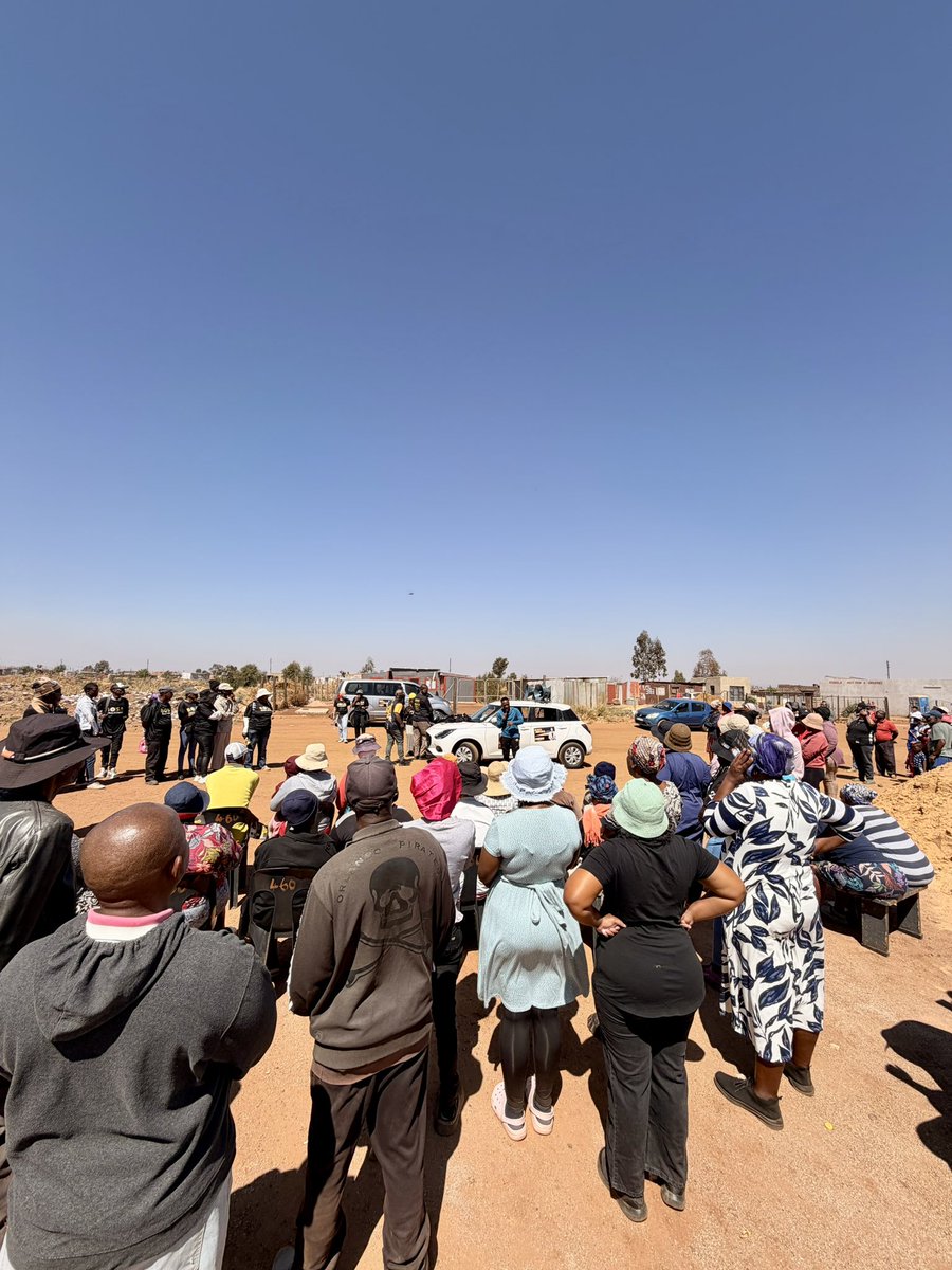 BOSA_Joburg's tweet photo. [PICTURES 📸] 

Community members are arriving in Slovoville ahead of the Community Engagement with Johannesburg Mayoral Candidate @NobuntuSA MP.

The engagement is already underway as residents gather to share their experiences, concerns and hopes for a Johannesburg that works for everyone.

We’re listening. We’re engaging. We’re building.

#Nobuntu4Mayor #BuildJoburg