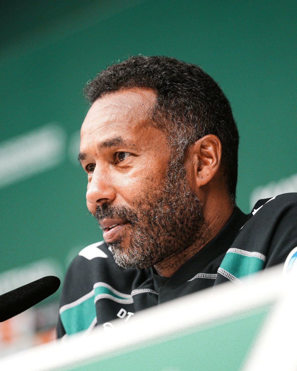 WerderUpdates's tweet photo. "Im Moment sind wir on track" 🎙️
Vor dem Heimspiel gegen den FC #Augsburg am Samstag, um 15.30 Uhr spricht Cheftrainer Daniel #Thioune auf der Pressekonferenz unter anderem über den bisherigen Saisonstart, Clemens #Fritz und den Gegner aus Augsburg.
Mehr zur PK 👉 https://t.co/mHt8ostawz
#Werder