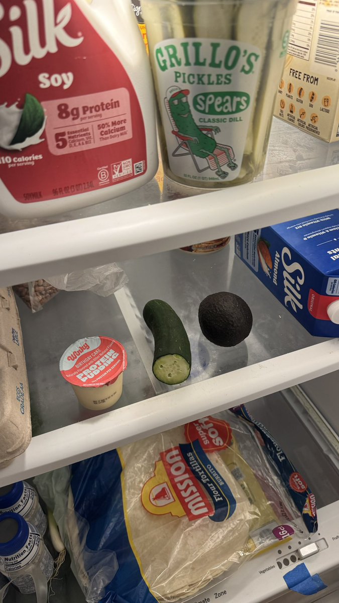 tapmars's tweet photo. Did she Cheat on me??

i got home from banging a chick &amp; noticed my partner had her hitachi out &amp; a suspicious looking cucumber. 🧐 https://t.co/gCIyNnIdV1