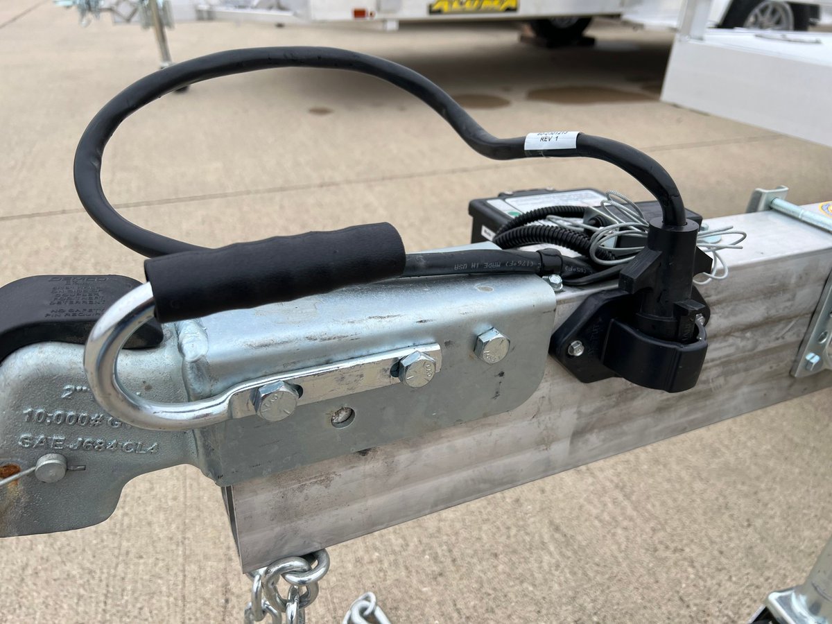 JoaquinHocking's tweet photo. The Aluma 8214H-S-BT-RTD features a bi-fold tailgate, 5, 200 lb rubber torsion axle, 15" aluminum wheels, fender steps, tongue handle, receptacle holder, and LED lighting. Call (815) 692-2395. https://t.co/njStS3dP8v