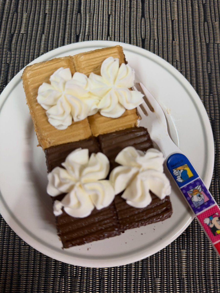 KamiHolderman's tweet photo. 😋🧁🍫☕️ …

Mini cakes should be bite-sized 😋 
But when I miss you, I need to think of you in a big way 😘😍 
Hehe …

Mini classic cake … https://t.co/xQ41HJ6Zf4