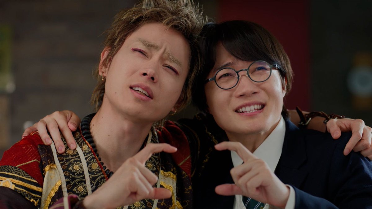 modelpress's tweet photo. 神木隆之介＆菅田将暉「au」新CMで本人役
高杉くん・鬼ちゃんになる“メタ要素”も

「iPhone 18 Pro・auはつながる体感No.1」
きょう9/18（金）～全国放映
https://t.co/9qPVwp05jn

▫️久々共演は「めちゃくちゃうれしい」
▫️楽屋でしか見られないお互いの一面
▫️神木が報告「僕は体重が増えました」 https://t.co/FXMwXevSlH