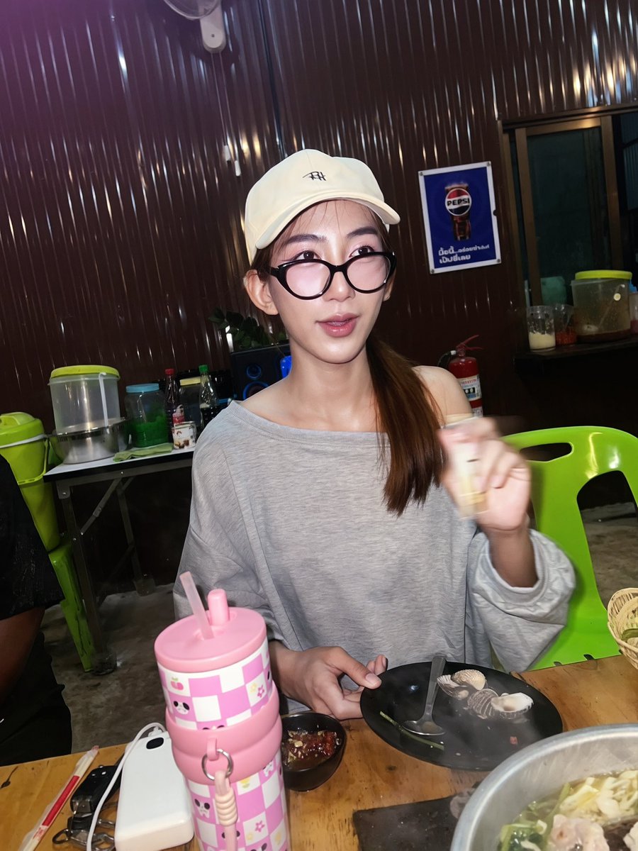 MO_ME2001's tweet photo. หมูกะทะ 🐷🍅🥬 #โชคชัย #สาวสองโคราช https://t.co/8WdqFp8lS7