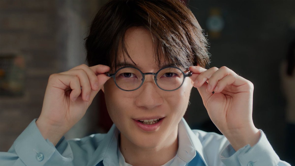 modelpress's tweet photo. 神木隆之介＆菅田将暉「au」新CMで本人役
高杉くん・鬼ちゃんになる“メタ要素”も

「iPhone 18 Pro・auはつながる体感No.1」
きょう9/18（金）～全国放映
https://t.co/9qPVwp05jn

▫️久々共演は「めちゃくちゃうれしい」
▫️楽屋でしか見られないお互いの一面
▫️神木が報告「僕は体重が増えました」 https://t.co/FXMwXevSlH